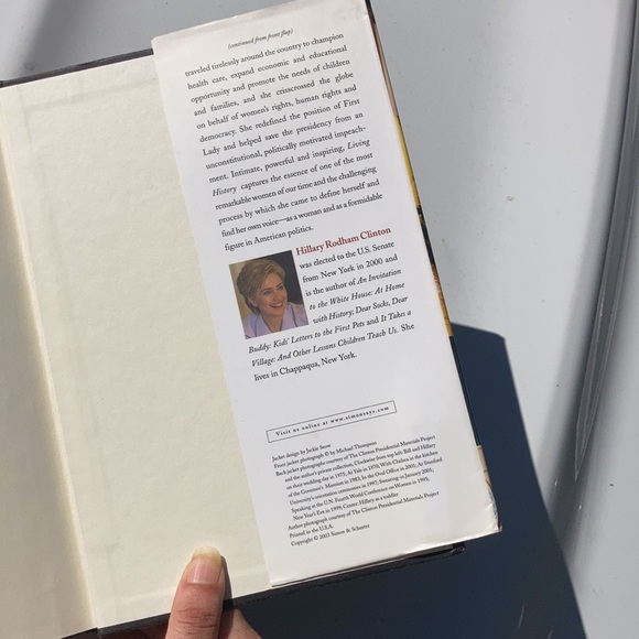 “Living history Hillary Rodham Clinton” hardback - Picture 5 of 14